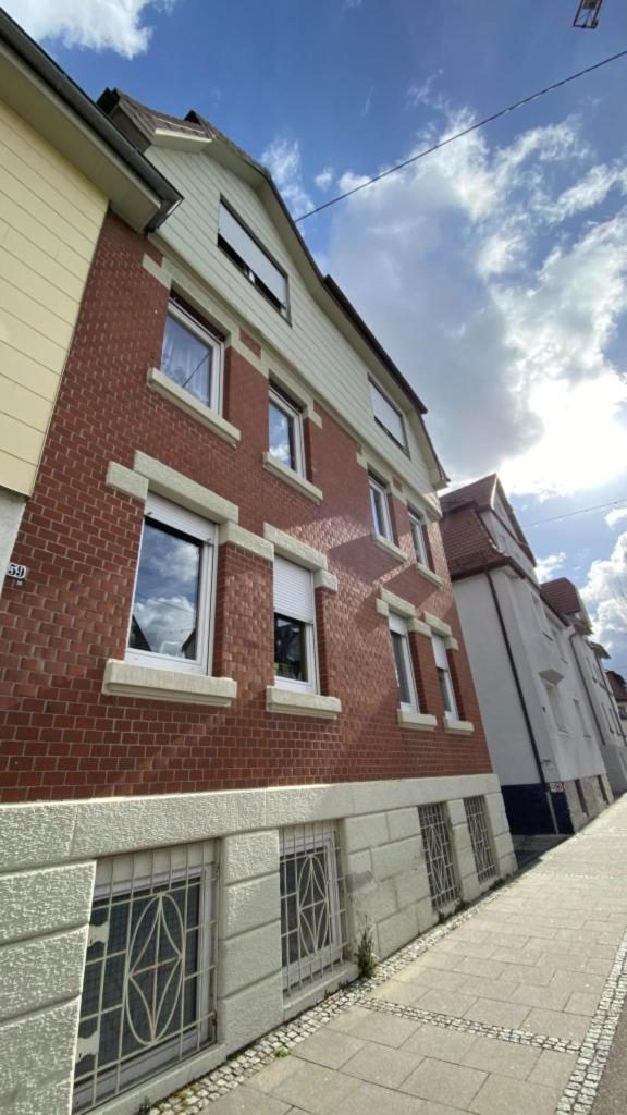 Klinkerfassade mit neuen Kunststofffenstern